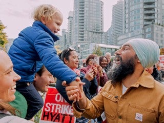 NDP Leader Jagmeet Singh visits Vancouver hotel workers' picket line