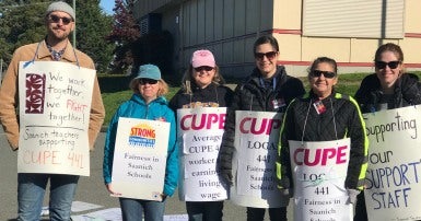 CUPE 441 members on strike