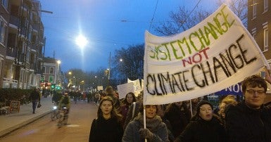 Les jeunes défilent pour la grève du climat