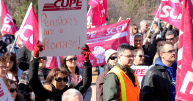 Members of CUPE rally for pensions