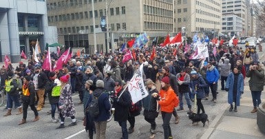 Hundreds of CUPE 3903 members and their supporters assembled in front of the Provincial Ministry of Labour’s offices on University Avenue this afternoon for a raucous rally, marching north to Queen’s Park.