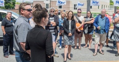  Manifestation du SCFP 4475 à Magog le 18 juin 2018 pour dénoncer la détresse du personnel et des patients dans le réseau de la santé et des services sociaux. Photo archives SCFP / Claude Roussel