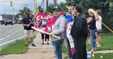 CUPE 933 members on picket line