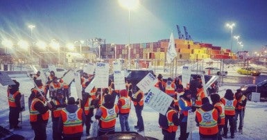 SCFP 375 workers on strike at the Port of Montreal