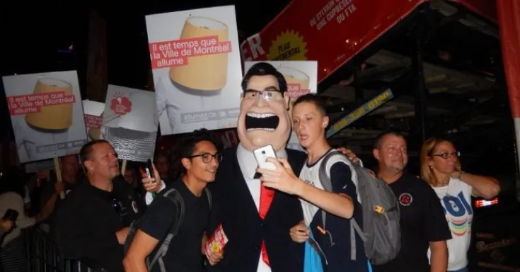 Mascotte de Denis Coderre. Photo Marianne Boulerice-Jackson